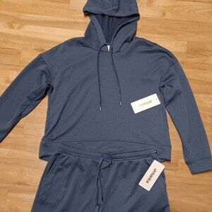 Hooded top and shorts set.